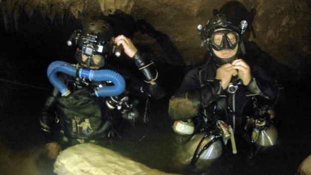Дайвер из Украины Всеволод Коробов участвует в спасательной операции в Таиланде, где 12 детей и их тренер провели в затопленной пещере девять дней, пока к ним не добрались спасатели. 