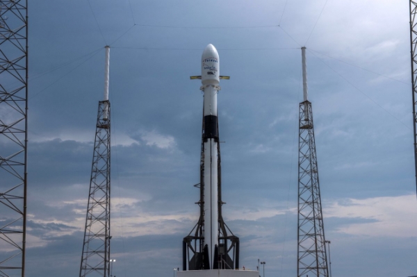 SpaceX успешно запустила ракету Falcon 9 с коммуникационным спутником. 
