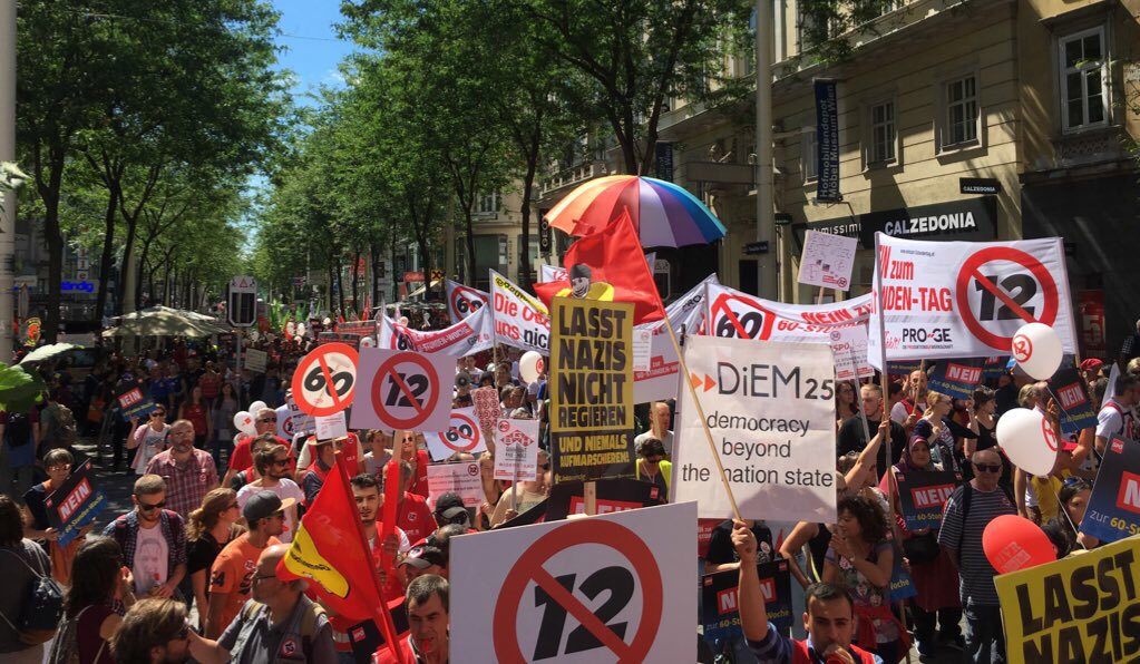 В Вене прошла многотысячная акция протеста против планов правительства Австрии увеличить допустимую продолжительность рабочего дня до 12:00, а рабочей недели - до 60 часов. 