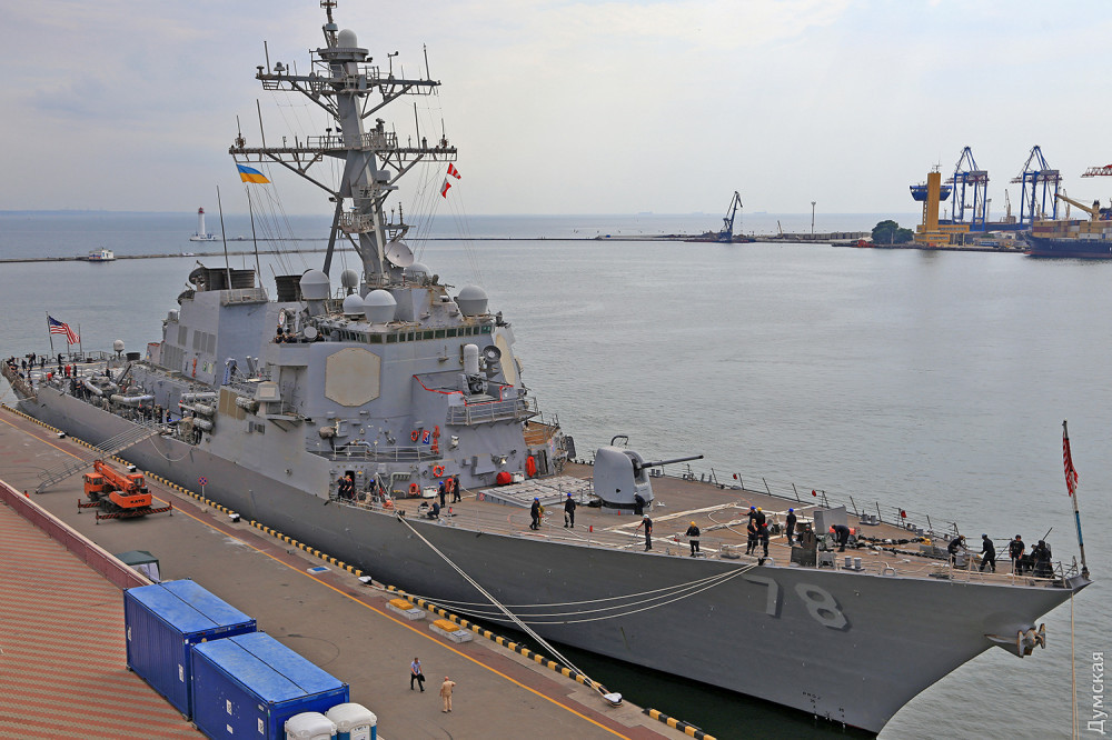 Американский ракетный эсминец USS Porter DDG 78 зашел сегодня утром, 8 июля, в Одесский порт. 