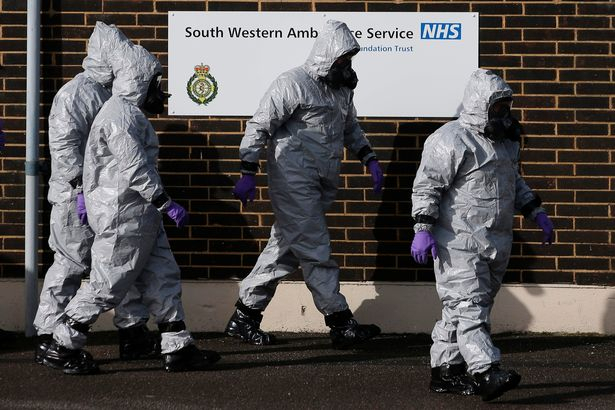 Британская полиция перекрыла ряд районов в городах Солсбери и Эймсбери в связи с отравлением двух людей неизвестным веществом. 