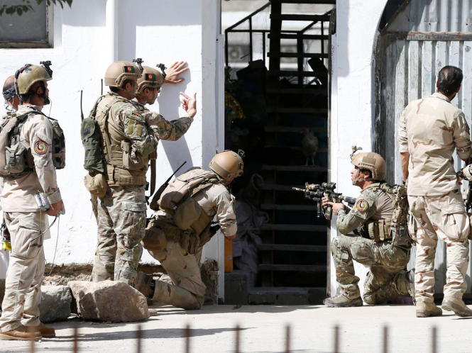 На востоке Афганистана в результате атаки террориста-смертника в воскресенье, 5 августа, убиты три военных, членов миссии НАТО "Решительная поддержка". 