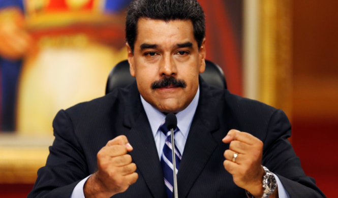 На президента Венесуэлы Николаса Мадуро совершили покушение с использованием беспилотника - от взрыва пострадали 7 солдат, но Мадуро не получил травм. 