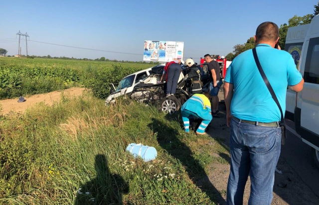В Закарпатской области на участке трассы Киев - Чоп между селами Клячаново и Ивановке, сегодня около 8:15 произошла масштабная дорожно-транспортное происшествие, в котором пострадали четыре человека. 