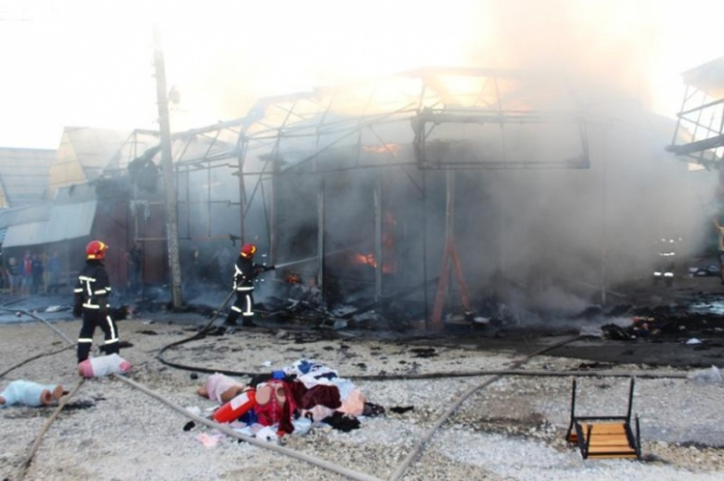 В Хмельницком на вещевом рынке "Дарсон" в субботу утром произошел пожар. 
