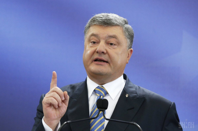 Президент Петр Порошенко убежден, что украинский флаг скоро развеваться в Донецке. 