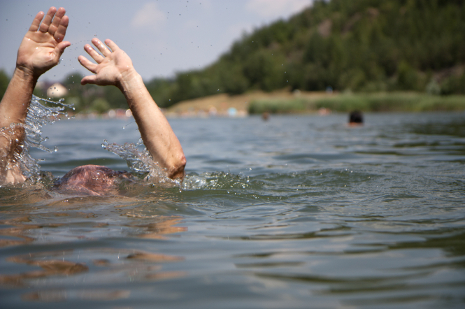 С начала августа на водоемах Украины погибло более 20 человек, в том числе дети. 