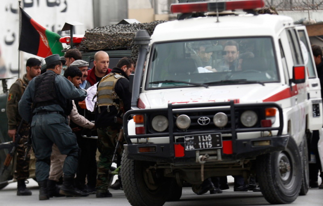 На востоке Афганистана, в городе Джалалабад произошло нападение террориста-смертника. 