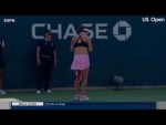 В матче первого раунда Открытого чемпионата США по теннису, который проходит в Нью-Йорке, 31-я ракетка мира, француженка Ализе Корне получила предупреждение от судьи за то, что сняла футболку на корте.