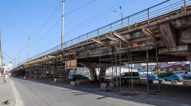 В Киеве начался подготовительный этап реконструкции Шулявского путепровода. 