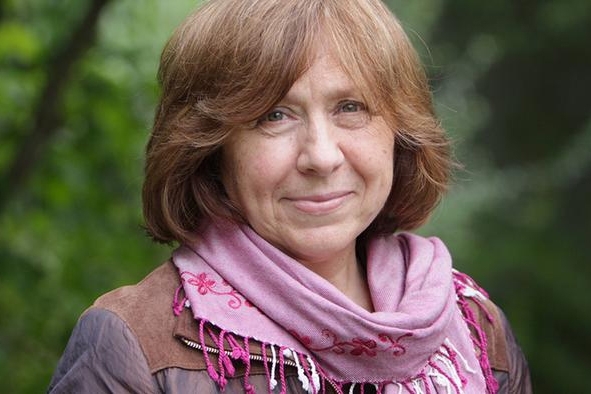 В базу "Миротворца" - проекта, который ведет список сепаратистов и лиц, которые воюют против Украины - попала белорусская писательница, публицист, лауреат Нобелевской премии Светлана Алексиевич. 