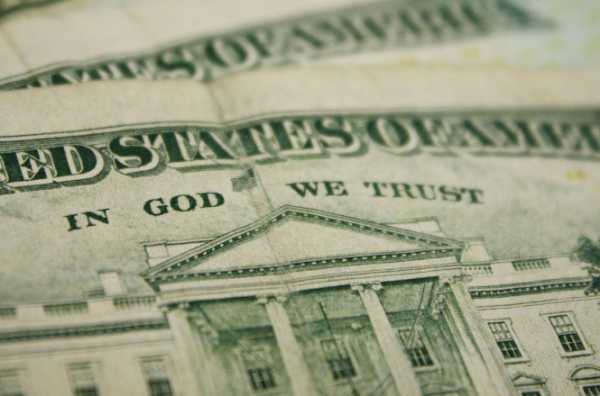 Суд штата Миннесота отклонил иск группы атеистов с просьбой убрать с банкнот и монет фразу "In God We Trust" (Мы верим в Бога). 
