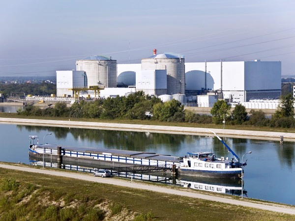 Из-за аномальной жары во Франции остановили работу четырех энергоблоков на атомных электростанциях. 