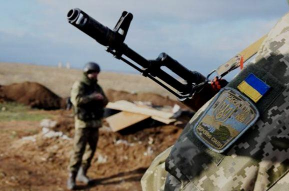 В районе боевых действий на Донбассе с начала текущих суток боевики 12 раз нарушили перемирие. 