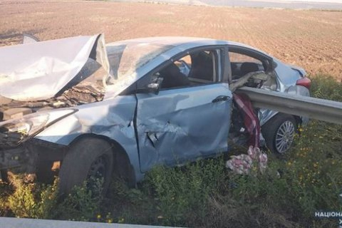 На 328 км автодороги "Киев-Одесса" возле села Троицкое Любашевского района произошло ДТП с участием автомобиля "Хюндай Элантра", в результате которого погиб ребенок, еще четыре человека госпитализированы. 