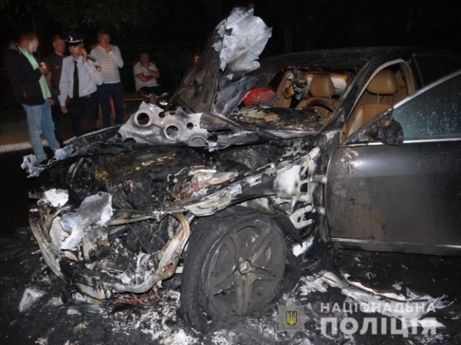 В ночь на воскресенье в Ровно сожгли автомобиль депутата городского совета от фракции "Свобода" Святослава Стельмащука. 