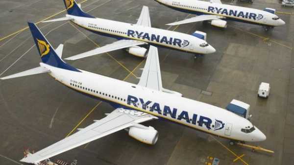 
Решение немецких бортпроводников присоединиться к забастовке сотрудников лоукостера Ryanair в странах Европы, запланированного на пятницу, 28 сентября, привела к отмене авиакомпанией целом 250 рейсов, запланированных на этот день. 