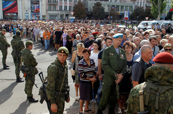 В оккупированном Донецке состоялась церемония захоронения главаря так называемой ДНР Александра Захарченко. 