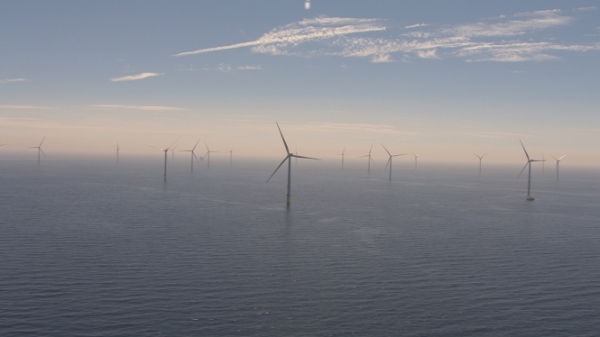 У берегов Великобритании датская компания Ørsted и ее партнеры PKA и PFA запустили крупнейшую плавучую ветроэлектростанцию. 