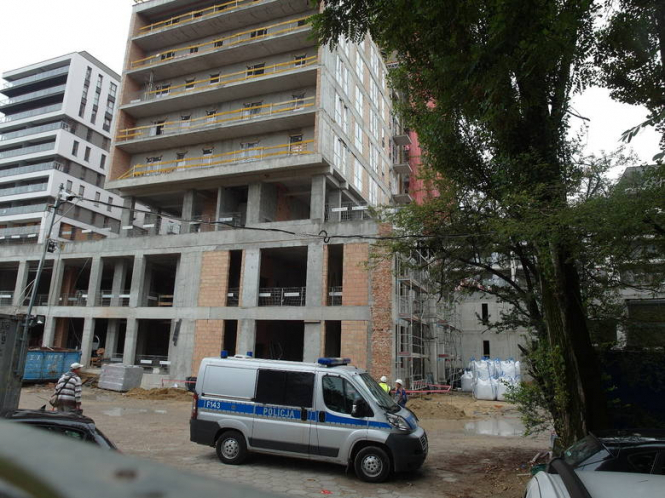
В польском городе Лодзь на строительстве жилого комплекса погиб рабочий из Украины. 