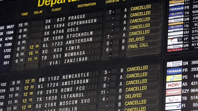 
Из-за забастовки грузчиков компании-оператора багажа Aviapartner в аэропорту Брюсселя в воскресенье отменили четверть рейсов. 
