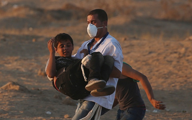 В результате столкновений с израильскими военными на границе сектора Газы 12 октября погибли семь палестинцев, еще около 140 человек, которые принимали участие в акциях протеста, получили ранения. 