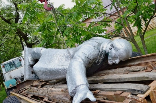 На аукционе ProZorro продали первый памятник Владимиру Ленину. 