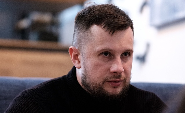 
Основатель полка "Азов", нардеп Андрей Белецкий уверен, что если полиция не сможет найти и наказать напавших на активиста "Национального жен" Юрия Малимонова, то это смогут сделать его собратья. 