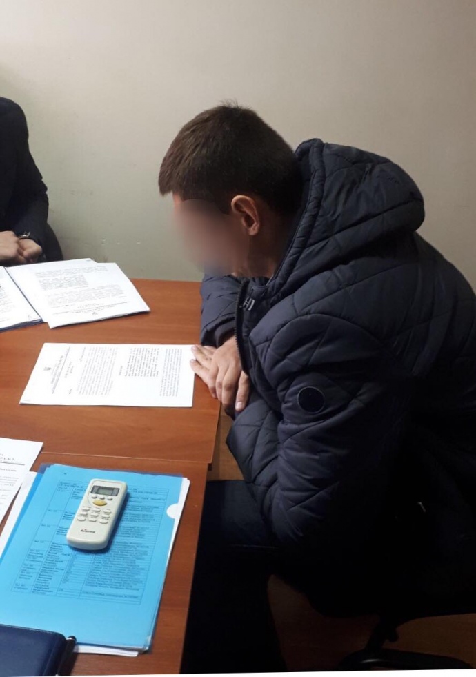 Во время обыска в кабинете заместителя начальника отдела управления уголовного розыска полиции Киева изъяли 104 тысяч долларов, подозревают в незаконном обогащении. 
