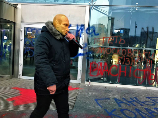 Полиция подтвердила задержание одного из участников акции протеста возле ТРЦ "Океан Плаза" в Киеве. 