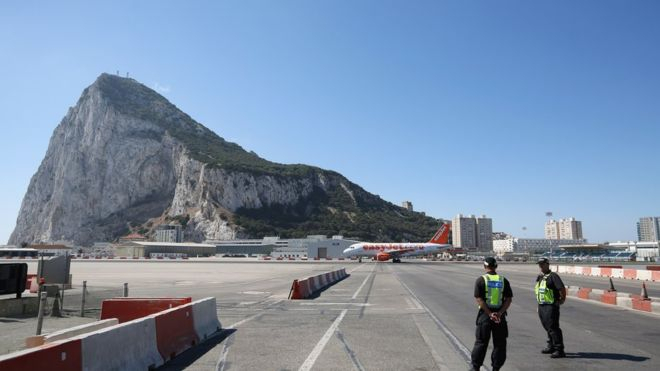 Премьер-министр Испании Педро Санчес заявил, что Испания проголосует против чернового соглашения о выходе Британии из Европейского Союза, если туда не внесут уточнения относительно полуострова Гибралтар, который является британской территорией. 