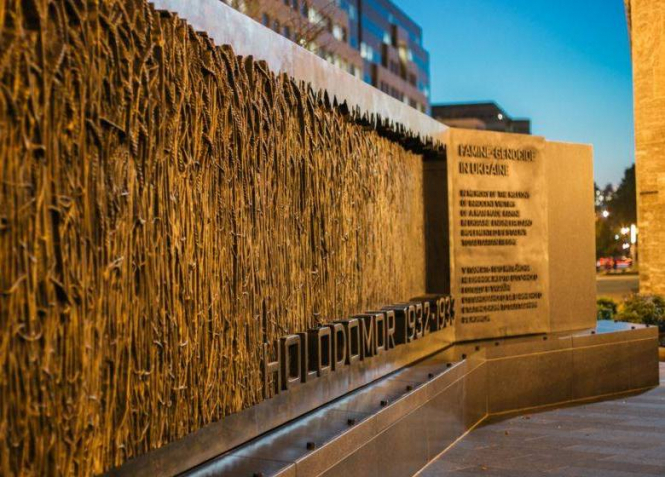 24 ноября 2018 в Украине чтят память жертв Голодомора 1932-1933 годов, в результате которого погибли около четырех миллионов человек. 
