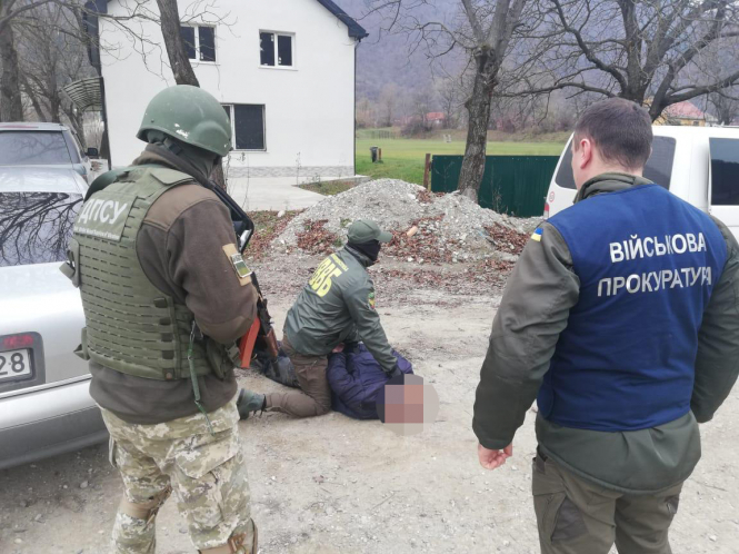 Председатель сельского совета пытался подкупить пограничника в Раховском районе Закарпатья. 