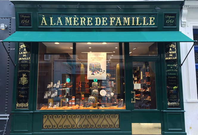 На Рождество во французской столице ограбили магазин одного из старейших сетей кондитерских Парижа A la Mère de Famille. 