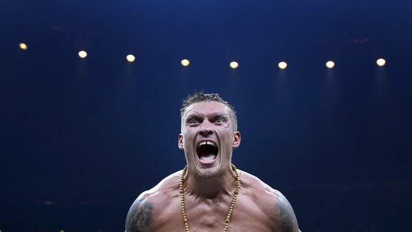 Украинский абсолютный чемпион мира в тяжелом весе Александр Усик назван авторитетным журналом The Ring лучшим боксером 2018 года. 