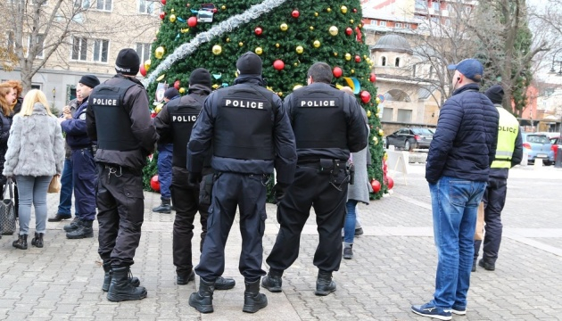 В столице Болгарии Софии полиция помешала проукраинской протестной акции у подаренной Россией новогодней елки, под которой активисты требовали освобождения пленных моряков ВМС Украины. 