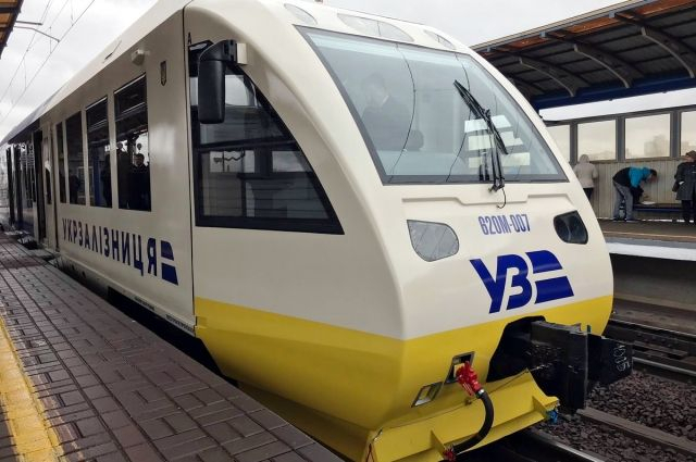 Из-за сбоя в работе системы управления дизель-поезда, работающий на маршруте Киев - Международный аэропорт "Борисполь", сегодня утром произошло отклонение от графика движения двух экспрессов. 