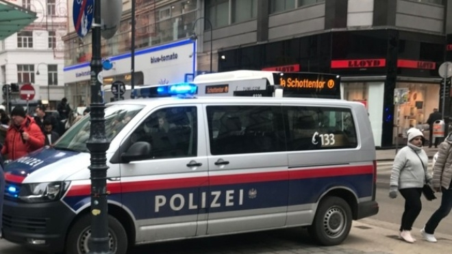 Австрийская полиция рассматривает стрельбу в Вене в пятницу в связи с деятельностью мафии с Западных Балкан. 
