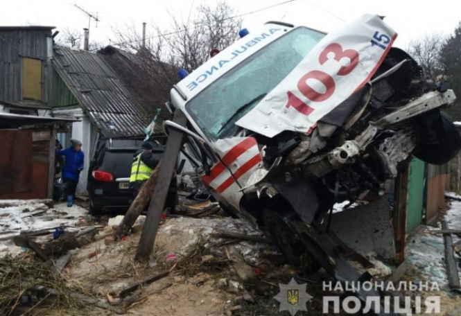 В Житомире произошло ДТП с участием "скорой помощи" и "Hyundai Santa Fe". 