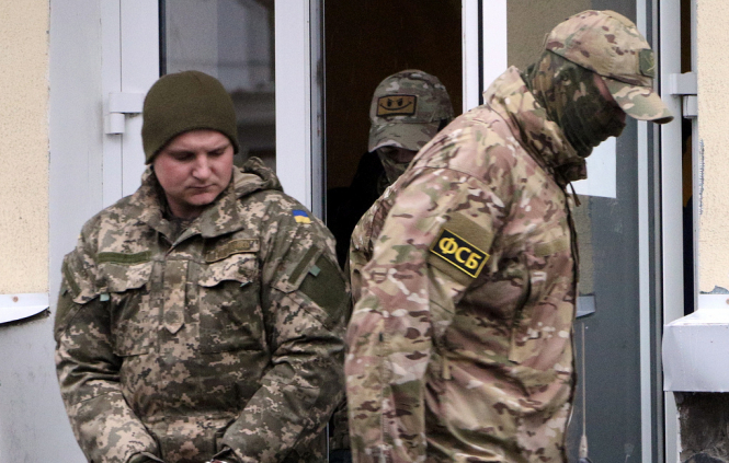 Члены московской общественной наблюдательной комиссии посетили 24 пленных РФ украинских моряка. 