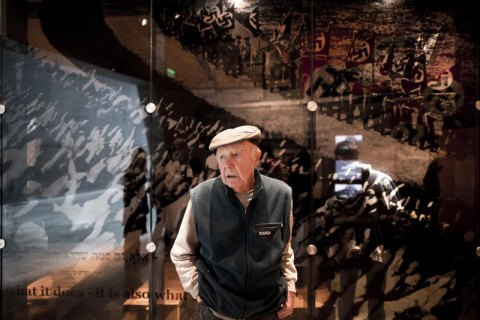 
Умер последний выживший участник восстания в Варшавском гетто во время Второй мировой войны. Симха Ротем (Ратайзер) умер в Израиле в возрасте 94 года. 