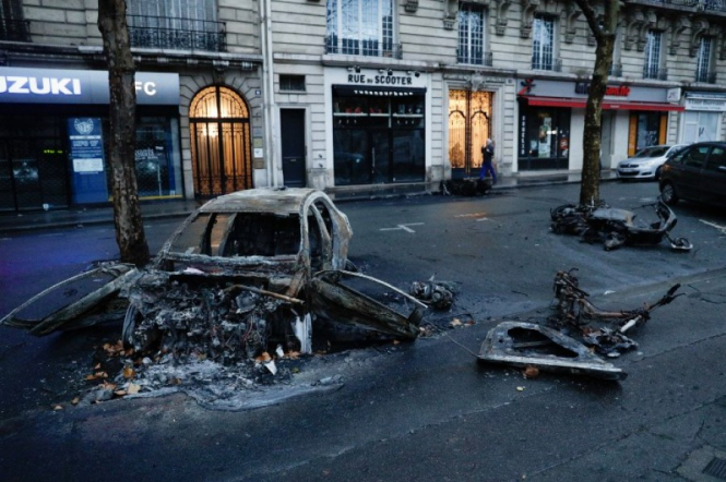 В результате беспорядков во время топливных протестов в субботу в Париже правоохранители задержали 378 человек, ранения получили 133 человека. 