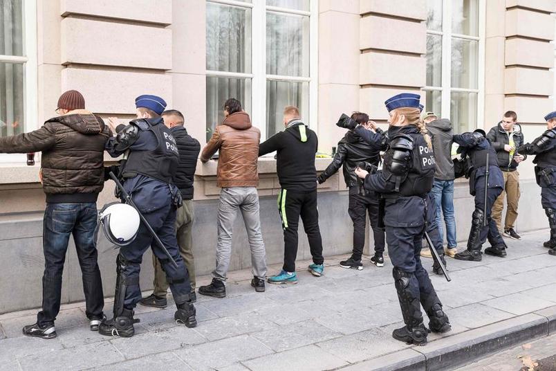 В Брюсселе перед началом демонстрации "желтых жилетов" у центральных европейских институтов были задержаны около 70 человек. 