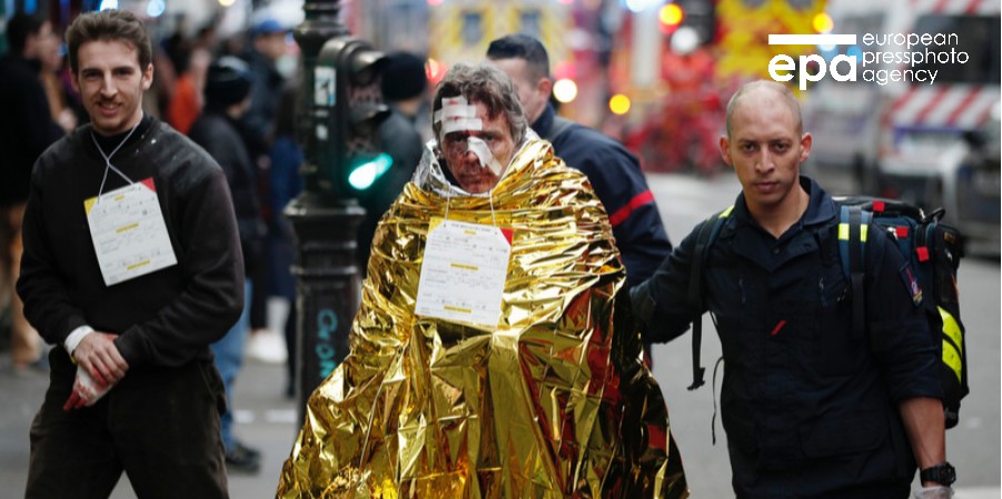 Четыре человека погибли в результате взрыва в пекарне в центре Парижа. Среди них - двое пожарных, заявили местные власти. 