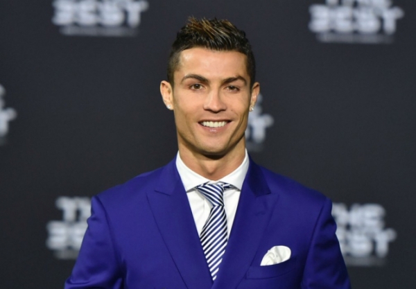 Экс-игрок мадридского "Реала" и знаменитый футбольный форвард туринского "Ювентуса" Криштиану Роналду заплатит 18,8 миллиона евро штрафа за неуплату налогов. 