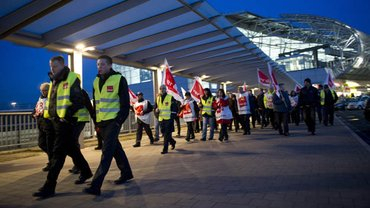 Во вторник, 15 января, к забастовке работников служб безопасности подключатся уже 8 немецких аэропортов. 