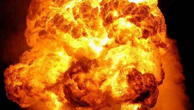 В Йемене произошел пожар в результате взрыва на нефтяном заводе в городе, где наблюдатели ООН контролируют соблюдение перемирия между воюющими сторонами. 