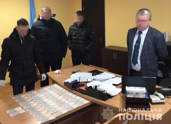 Суд направил под круглосуточный домашний арест подозреваемого во взяточничестве голову Сокальской РГА на Львовщине 47-летнего Романа Токая. 