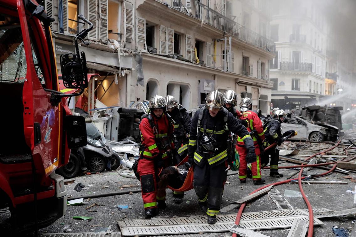 В пекарне в центре Парижа 12 января прогремел взрыв. Местные медиа сообщают о раненых, однако их количество также неизвестно. 