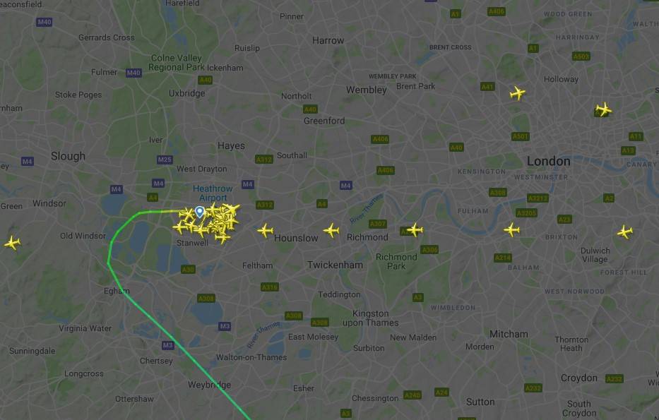 Лондонский аэропорт Хитроу приостановил вылеты самолетов после того, как на территории аэропорта был замечен беспилотник. 